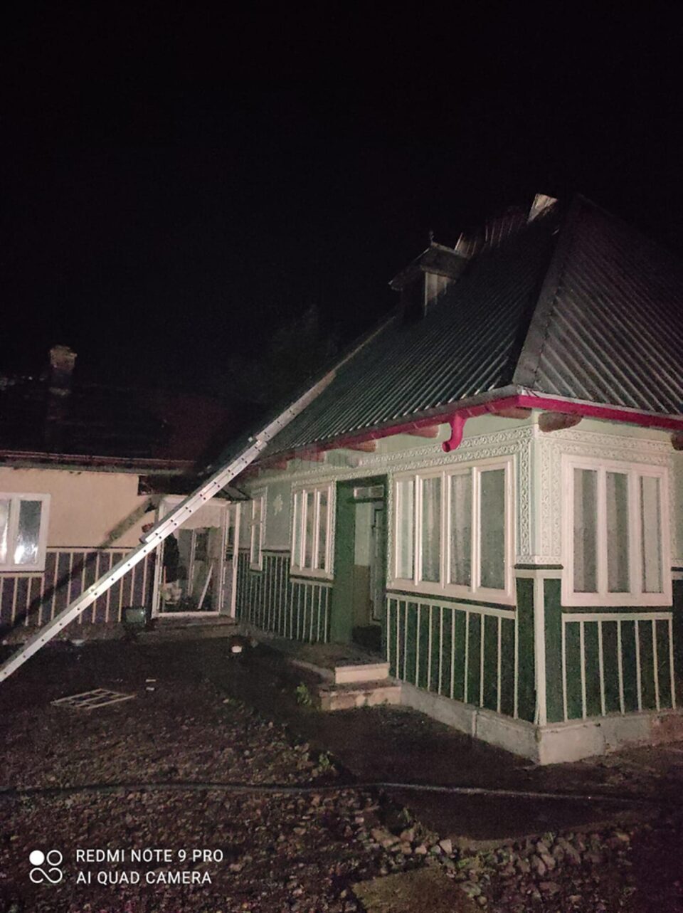 Casa a fost mistuită de flăcări