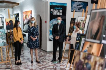 Expoziția de grafică și pictură realizată de Florinela Covașă, vernisată la Observatorul Astronomic