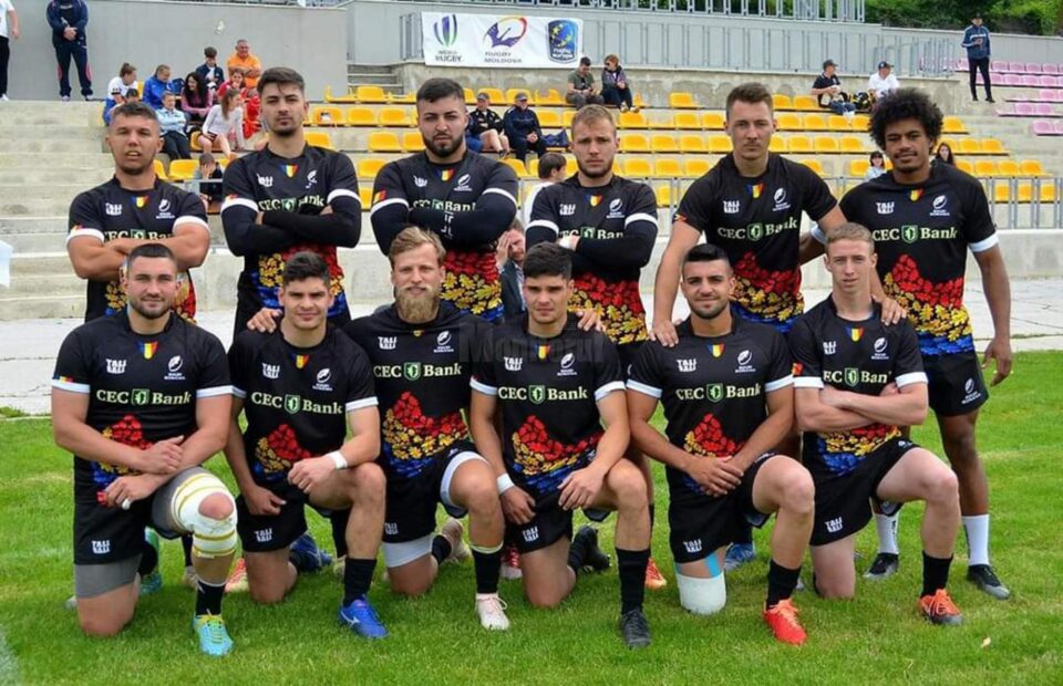 Ionuț Antonesei, dreapta jos, alături de colegii de la naționala de rugby în 7