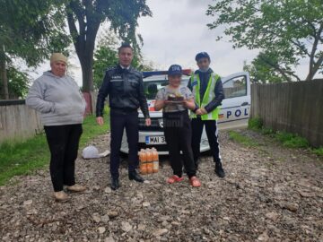 Zeci de copii din județ au primit dulciuri și cadouri din partea polițiștilor