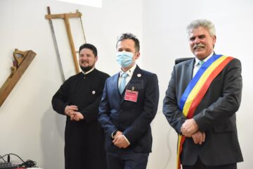 Bogdan Stamatin (în centru), noul manager al Muzeului Culturii Lemnului