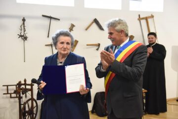 Doamna dr. Angela Paveliuc Olariu, omagiată drept Ambasador Onorific de către primarul Mihăiță Negură