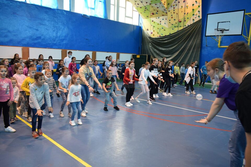 Copiii din Fălticeni au fost răsfățați cu ocazia Zilei Copilului