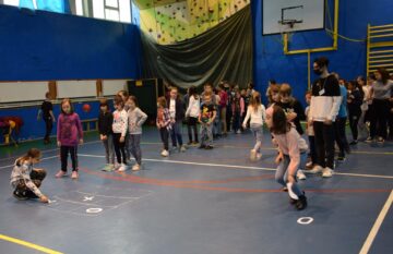 Copiii din Fălticeni au fost răsfățați cu ocazia Zilei Copilului