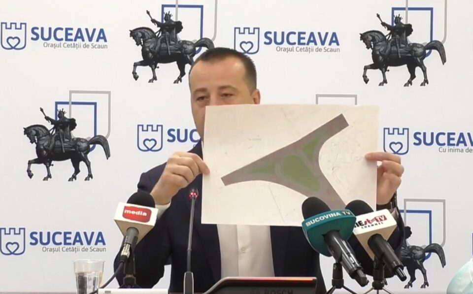 Lucian Harsovschi a prezentat varianta de proiect pentru amenajarea sensului giratoriu, cu parcul din intersecție integrat