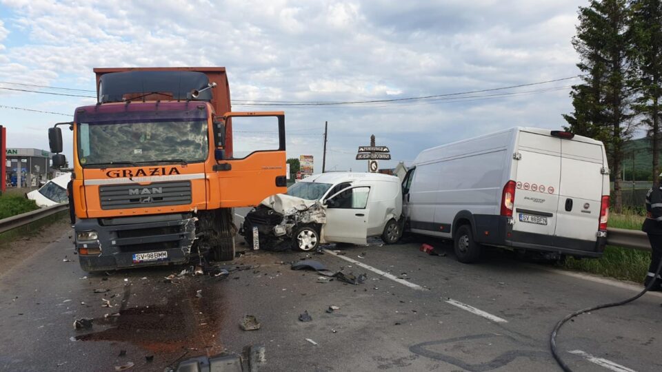 Accident grav, în care au fost implicate patru autovehicule, la Gura Humorului