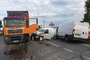 Accident grav, în care au fost implicate patru autovehicule, la Gura Humorului