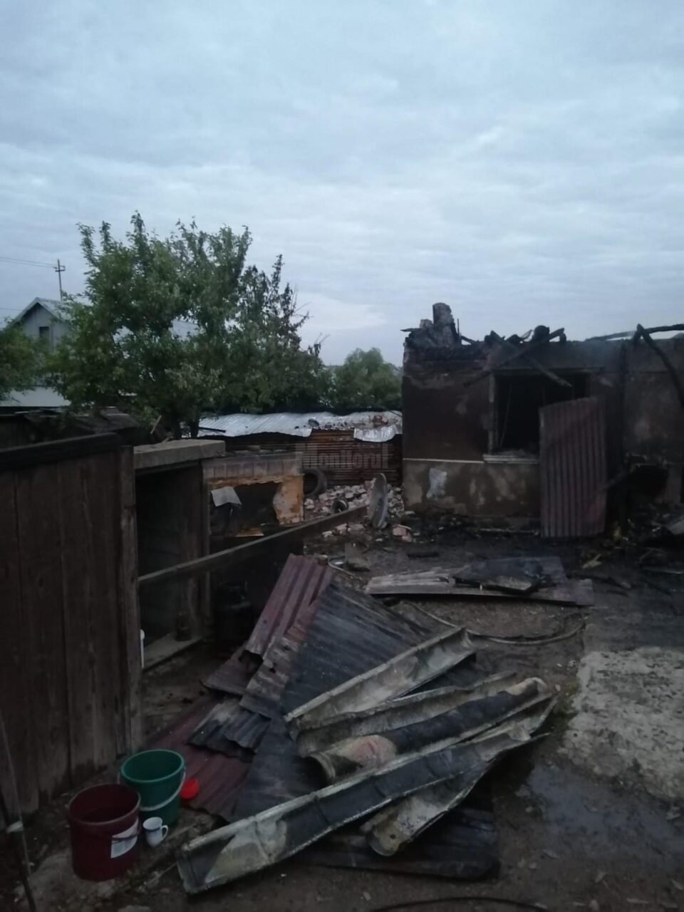 Dezastru lăsat în urmă de un incendiu, într-o gospodărie din Dornești
