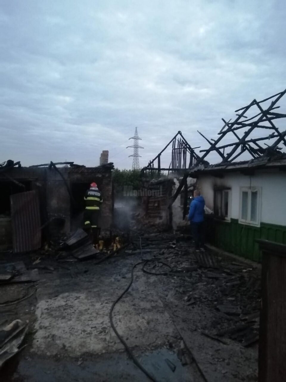 Dezastru lăsat în urmă de un incendiu, într-o gospodărie din Dornești