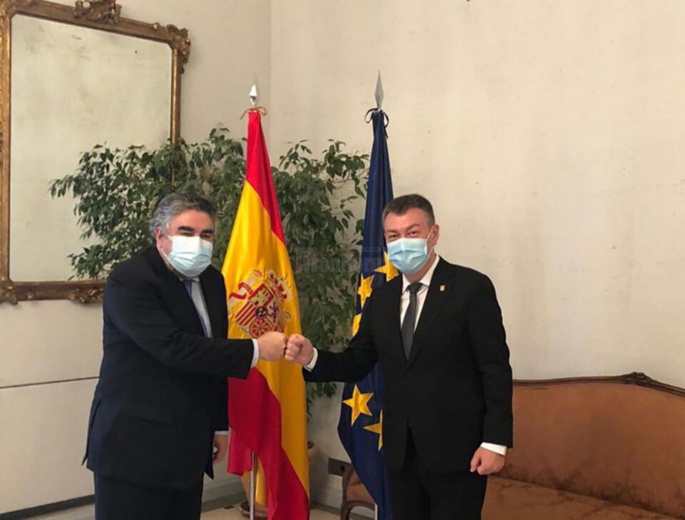Bogdan Gheorghiu și ministrul Culturii din Spania, José Manuel Rodríguez Uribes