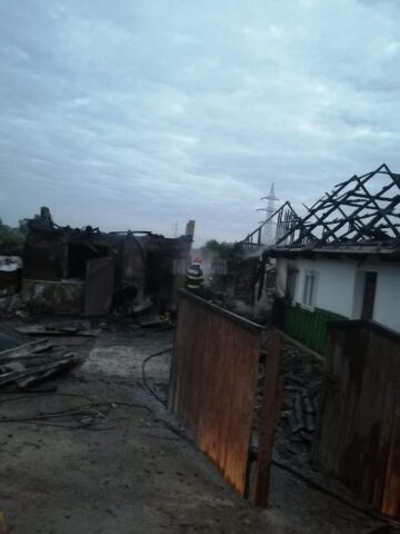 Dezastru lăsat în urmă de un incendiu, într-o gospodărie din Dornești