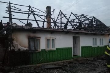 Dezastru lăsat în urmă de un incendiu, într-o gospodărie din Dornești