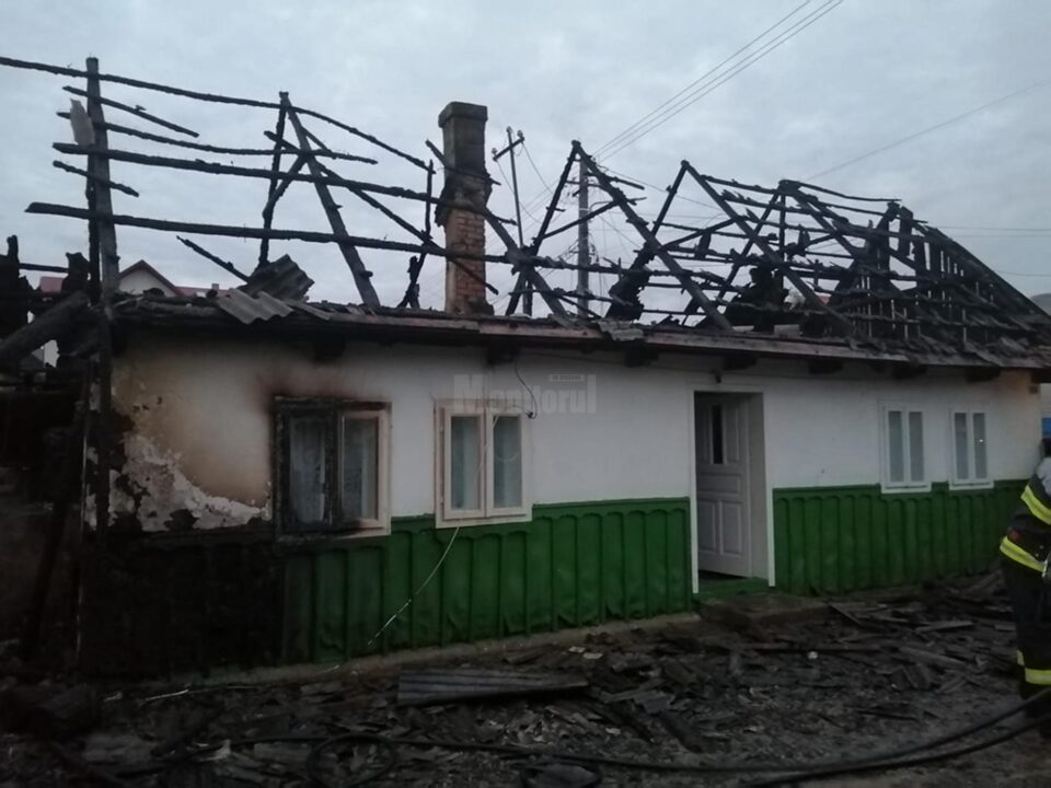 Dezastru lăsat în urmă de un incendiu, într-o gospodărie din Dornești