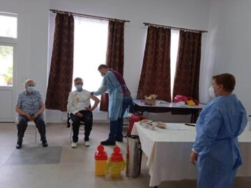 Vaccinare Dornisoara, comuna Poiana Stamei foto FB primar Vilut Mezdrea