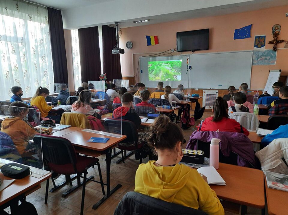 „Educație la înălțime”, lecții live, transmise cu drona