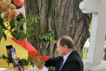 Manifestările s-au încheiat la bustul lui Ciprian Porumbescu, acolo unde Niculai Barbă a depus o coroană de flori
