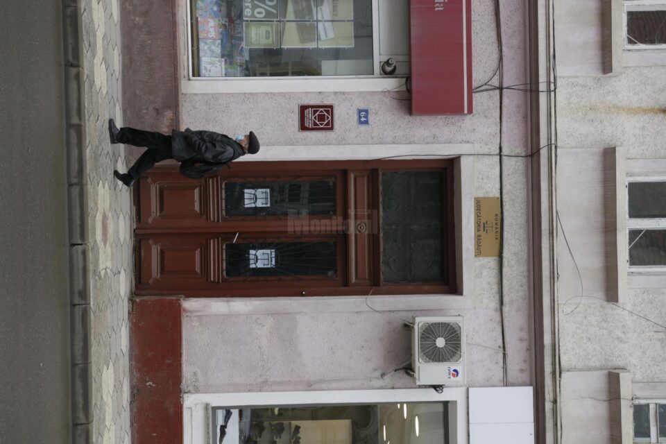 Judecătorii au emis două mandate de arestare în acest caz