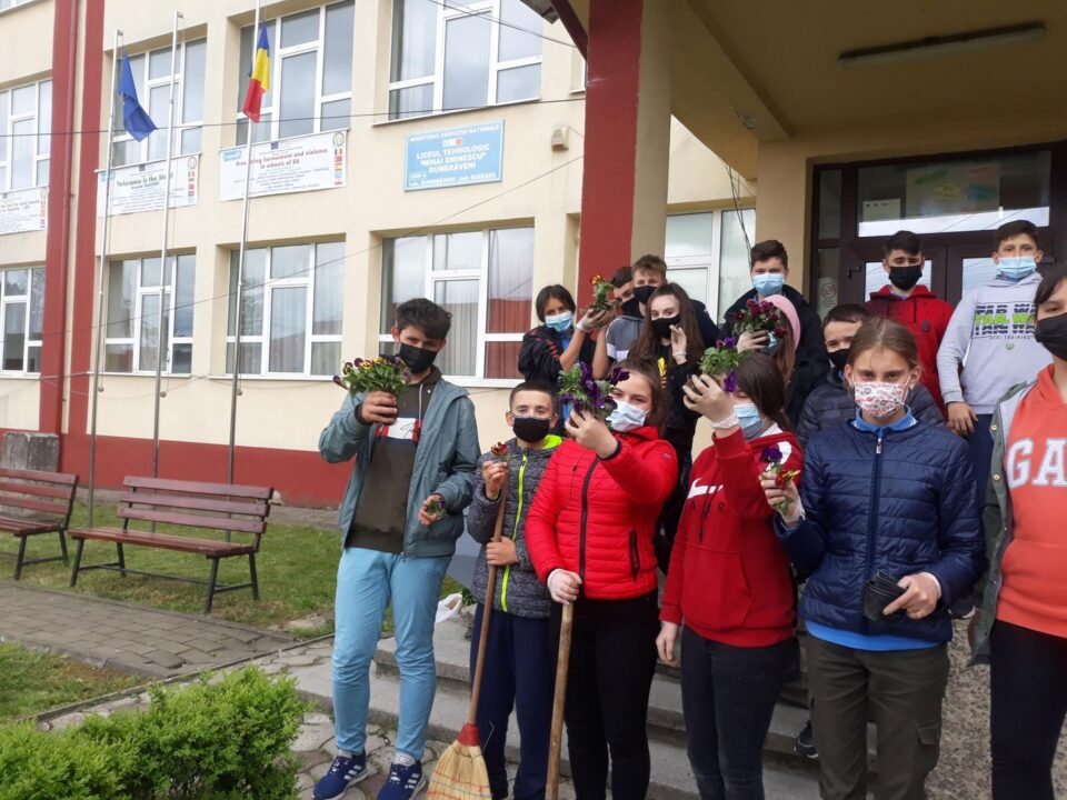 Activități de protejare a mediului înconjurător, la Liceul Tehnologic „Mihai Eminescu” Dumbrăveni