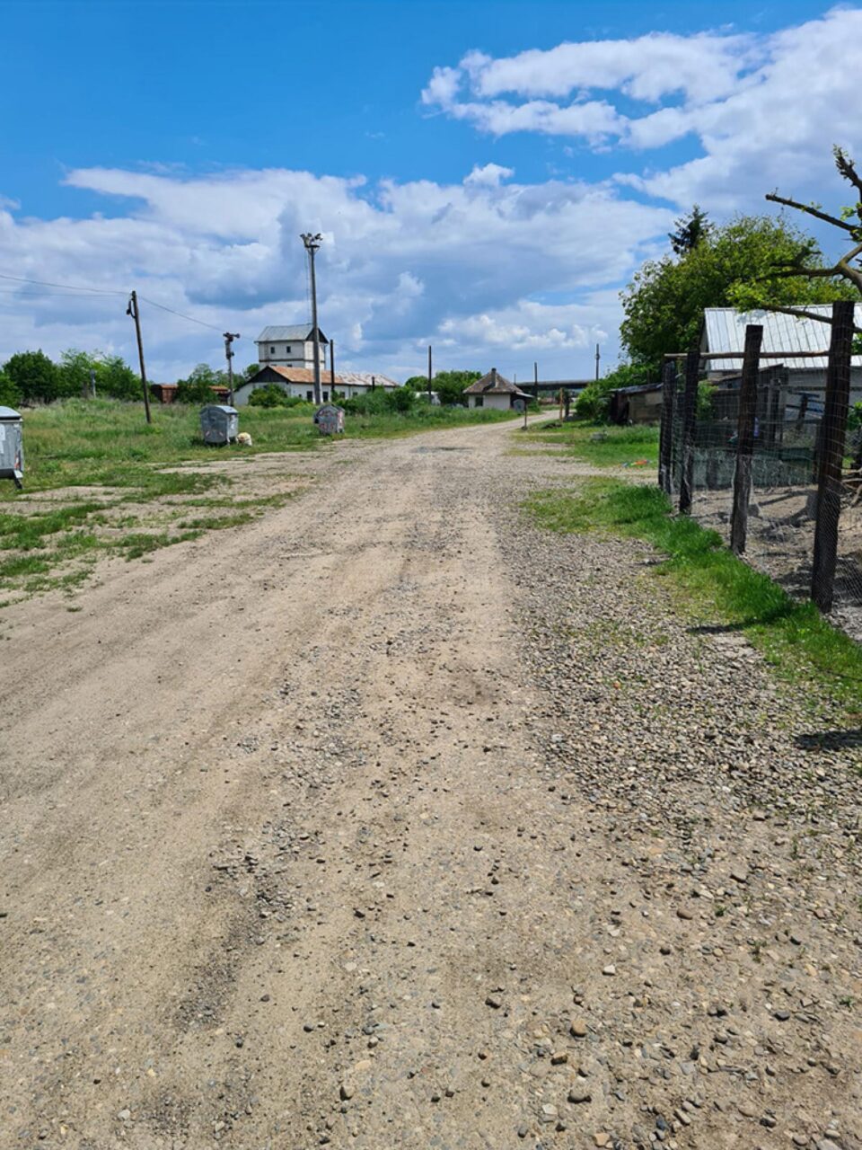 Primarul din Dornești vrea să plătească 600.000 de euro pentru asfaltarea a 500 de metri de drum