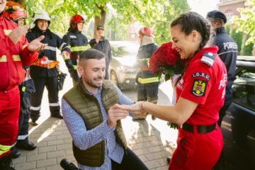 Paula, paramedic SMURD, cerută în căsătorie de „victima” unui accident, chiar de ziua ei
