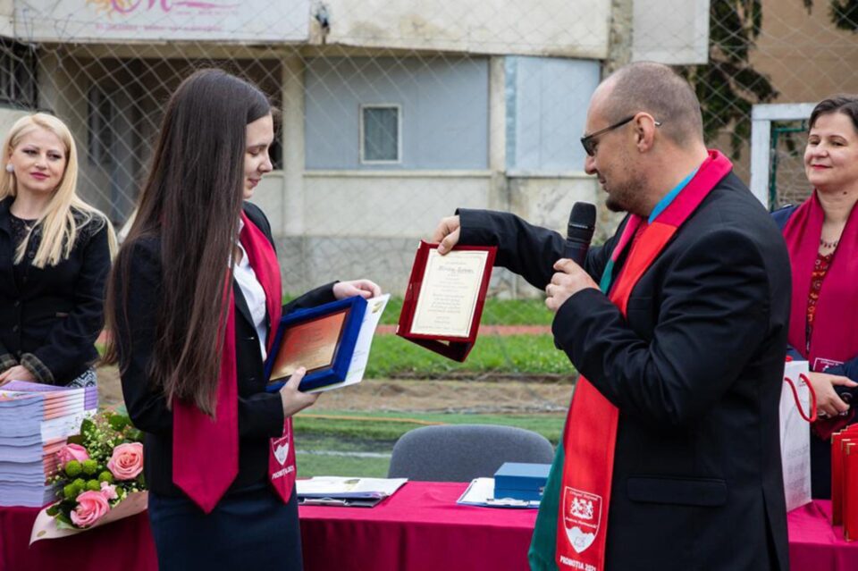 Șefa de promoție de la CN „Eudoxiu Hurmuzachi”, Miriam Avram