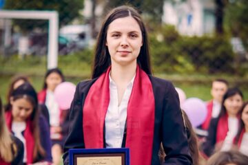 Șefa de promoție de la CN „Eudoxiu Hurmuzachi”, Miriam Avram