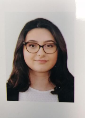 LUCA SIMINA ELENA, clasa a XII-a G, șefa de promoție 2021