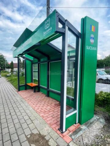 Noi stații de așteptare sunt montate deja în 10 locații din municipiul Suceava