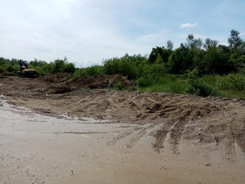 Zona în care se exploata, pe malul râului Suceava, în localitatea Frătăuții Vechi
