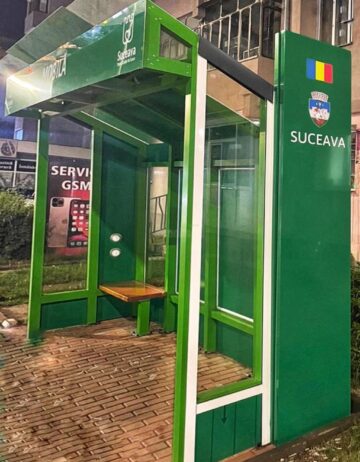 Noi stații de așteptare sunt montate deja în 10 locații din municipiul Suceava