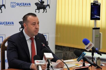 „Avem 15 astfel de aparaturi achiziționate, iar pontajul se va face pe card RFID și cu recunoaștere facială”, a anunțat viceprimarul Lucian Harșovschi