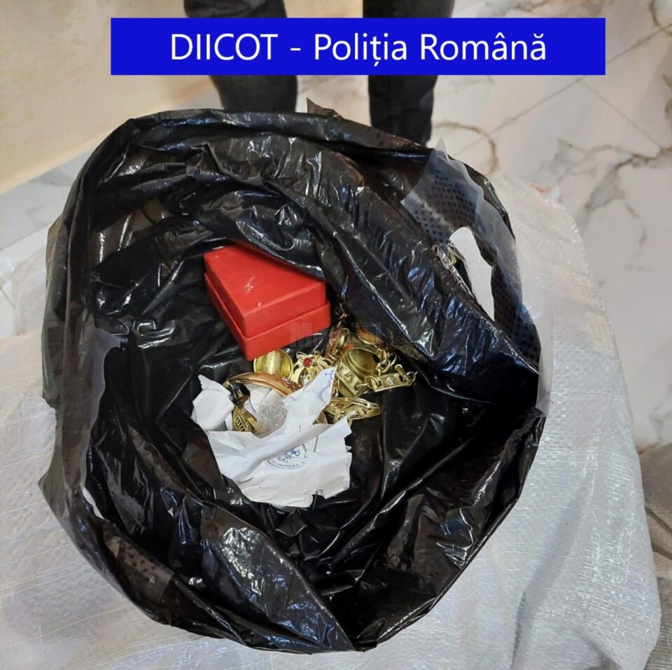Percheziții și la Suceava, în cazul unei grupări care transporta „la pachet” migranți și țigări