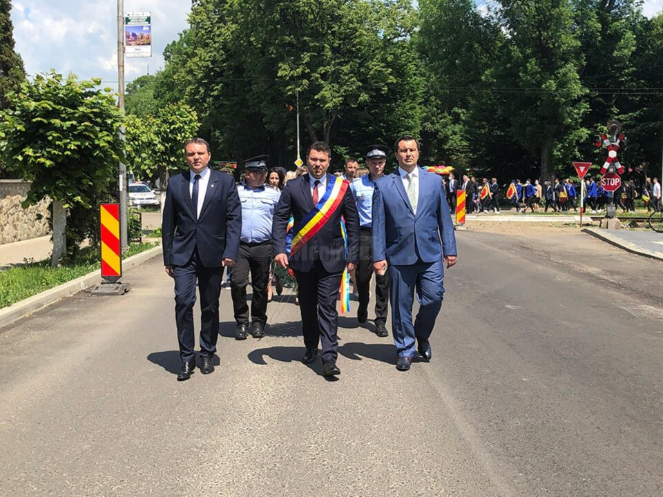 Depuneri de coroane și alocuțiuni de Ziua Eroilor, la Rădăuți