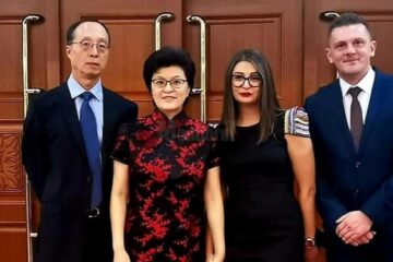 Reprezentanții Asociației Casa Româno-Chinez Suceava, alături de ambasadoarea Chinei în România, E.S. Jiang Yu
