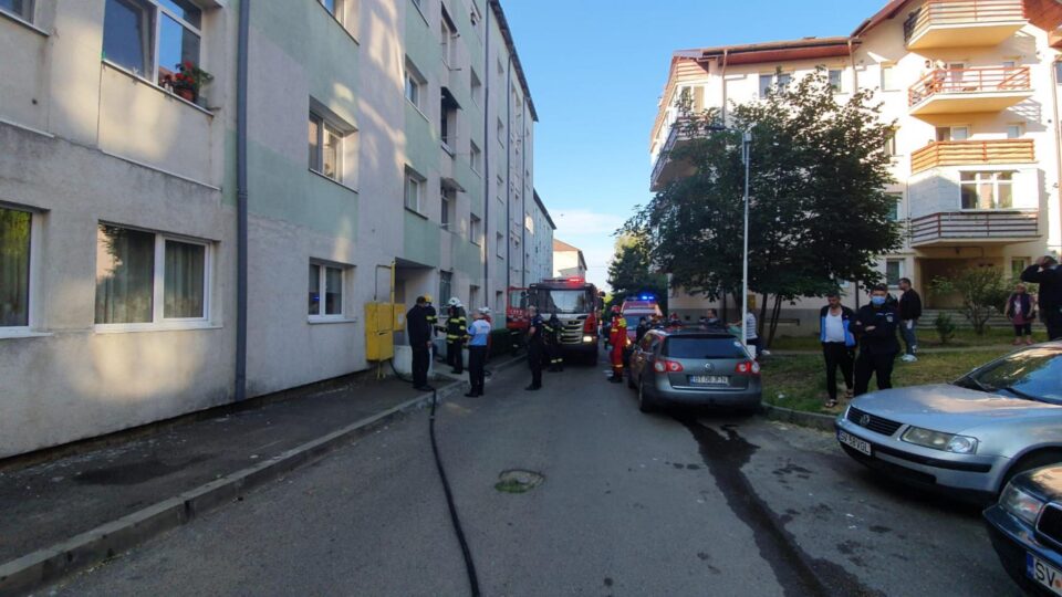 Incendiul a izbucnit la o garsonieră de la parter