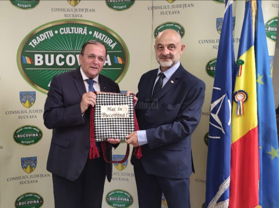 Președintele CJ Suceava, Gheorghe Flutur, s-a întâlnit cu ambasadorul Poloniei în România, ES Maciej Lang Președintele CJ Suceava, Gheorghe Flutur, s-a întâlnit cu ambasadorul Poloniei în România, ES Maciej Lang