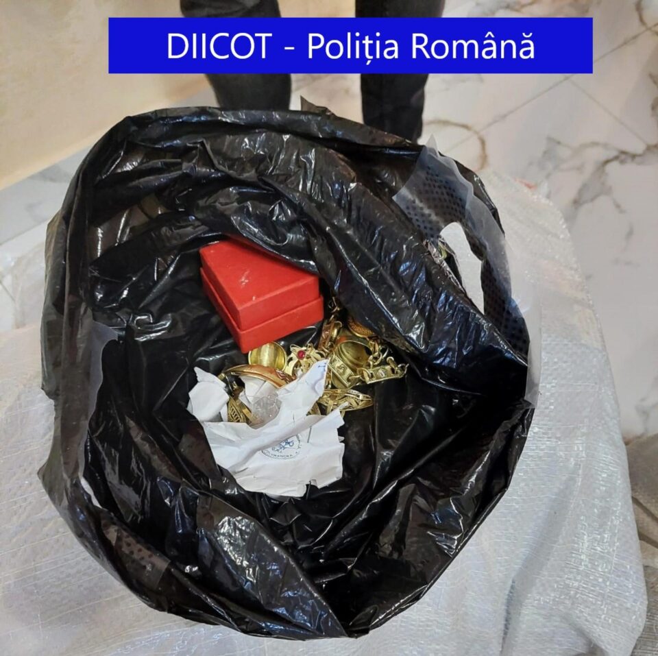 Percheziții și la Suceava, în cazul unei grupări care transporta „la pachet” migranți și țigări