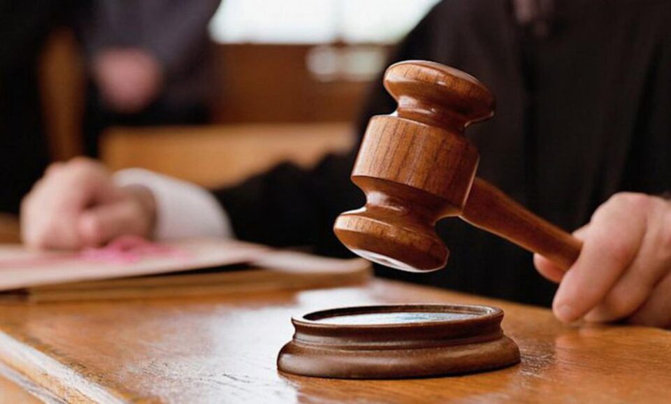 Doi tineri care au încercat să violeze o fată de 16 ani în mașină și-au aflat pedepsele
