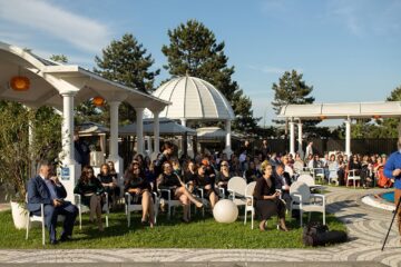 Muzică live cu Horia Brenciu, prezentare de modă și relaxare, la evenimentul caritabil de la Eden Garden. Foto: Ema Motrescu