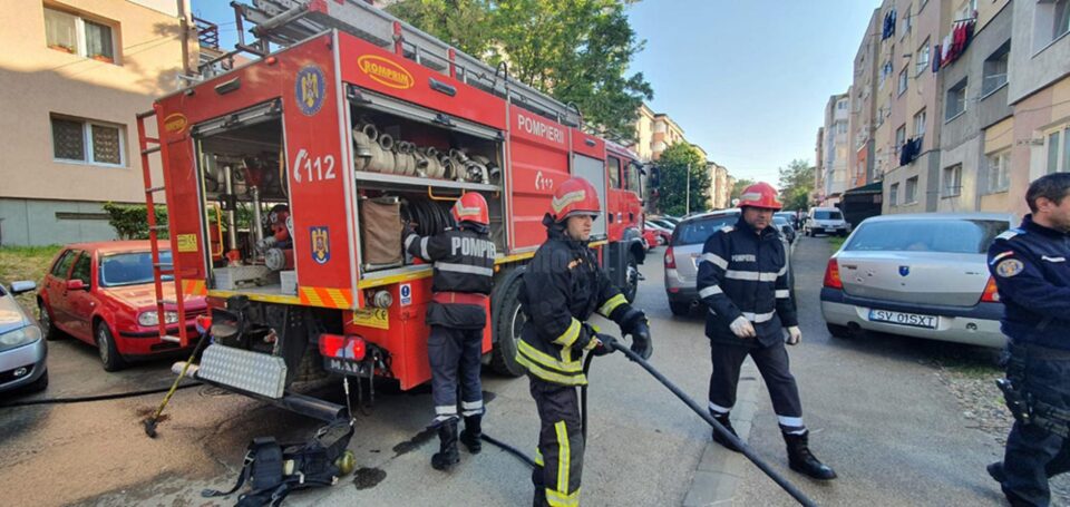 Incendiul a distrus aproape în totalitate locuința în care a izbucnit