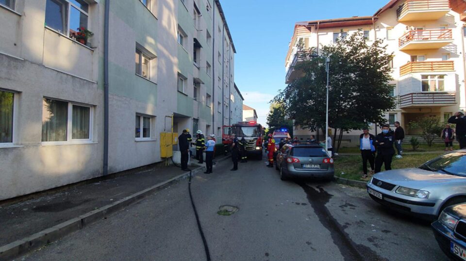 Incendiul a distrus aproape în totalitate locuința în care a izbucnit
