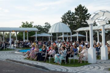 Muzică live cu Horia Brenciu, prezentare de modă și relaxare, la evenimentul caritabil de la Eden Garden. Foto: Ema Motrescu