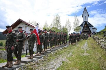 Comemorarea celor 12 legionisti polonezi cazuti la Carlibaba sursa foto Facebook Uniunea Polonezilor din Romania
