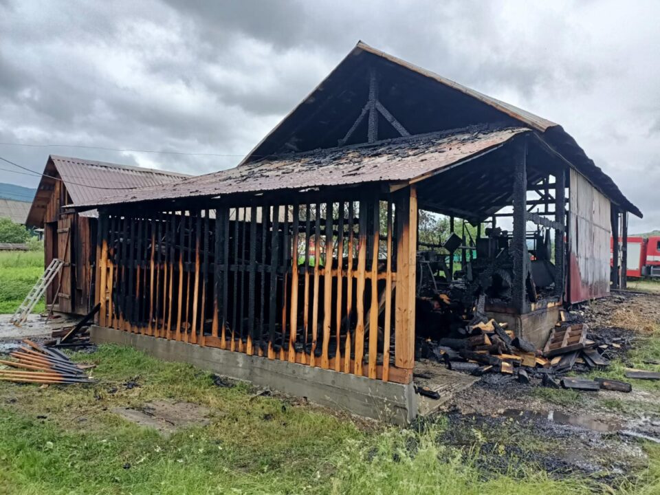 Un gater din Mănăstirea Humorului s-a făcut scrum în urma unui incendiu violent