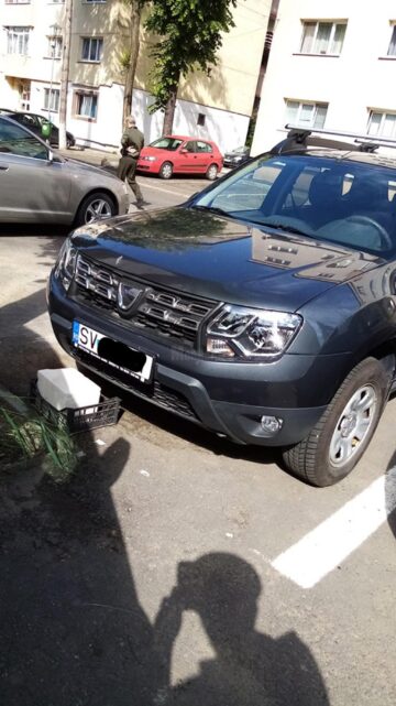 Zeci de lădițe, cauciucuri și alte materiale folosite pentru a rezerva locuri de parcare pe domeniul public, confiscate de Poliția Locală Suceava
