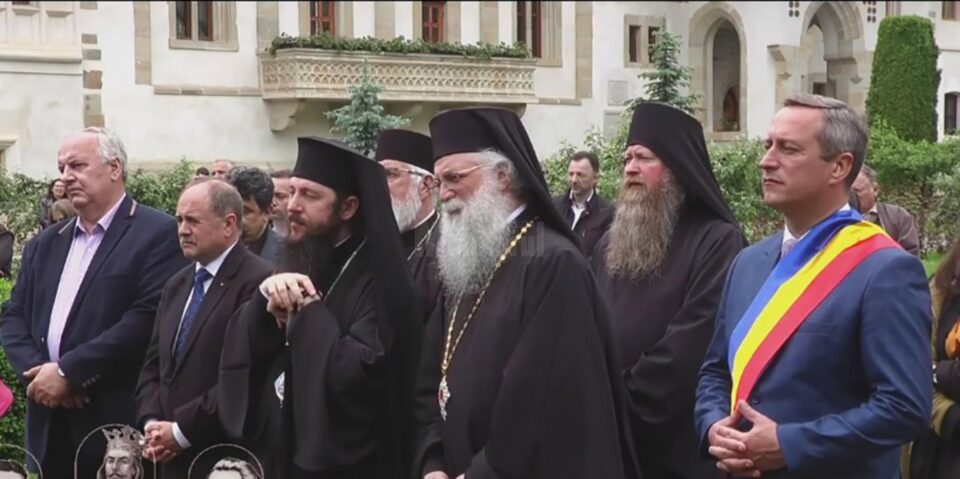 Preoții și oficialitățile au fost alături de cei prezenți la debutul manifestărilor de la Putna Preoții și oficialitățile au fost alături de cei prezenți la debutul manifestărilor de la Putna