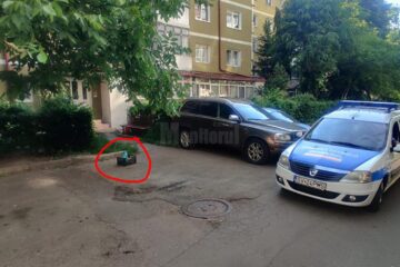 Poliția Locală Suceava a demarat o serie de acțiuni de descurajare a cetățenilor care își “rezervă” locul de parcare din fața blocului