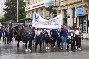 Studenți USV în marș către centrul Sucevei
