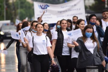 Studenți USV în Marșul Absolvenților