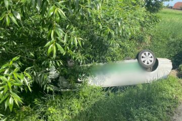 Accident cu o mașină răsturnată, la Dănila